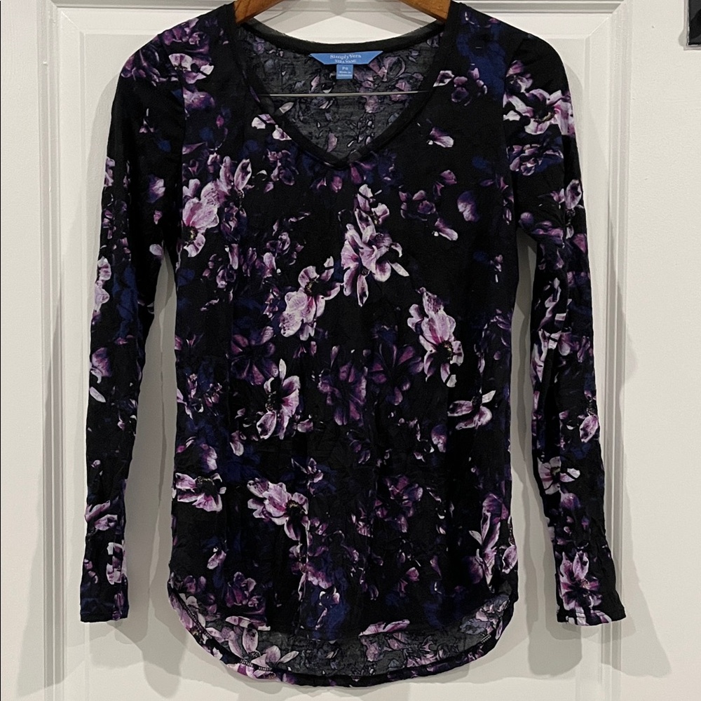 Simply Vera Floral v-neck Blouse